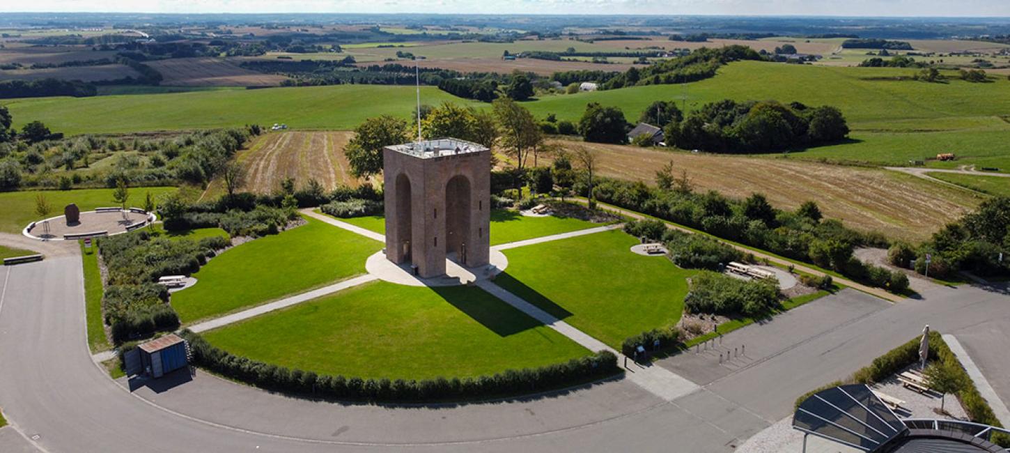Ejer Bavnehøj og Møllehøj ved Skanderborg