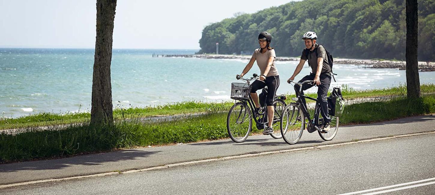 Par på cykeltur på Strandvejen i Aarhus