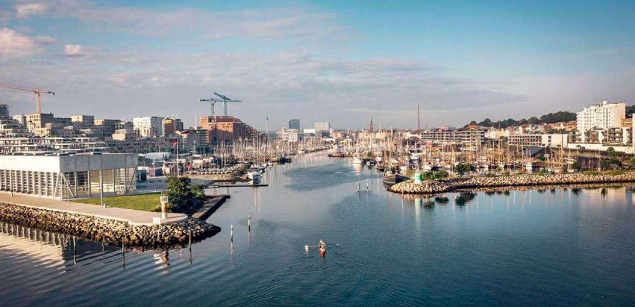 Luftfoto af Aarhus set fra lystbådehavnen