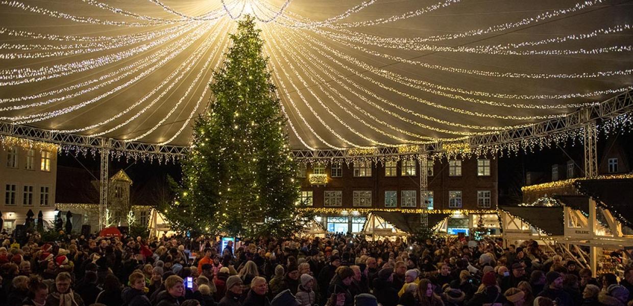 Juleoptog under teltet på Nytorv i Viborg