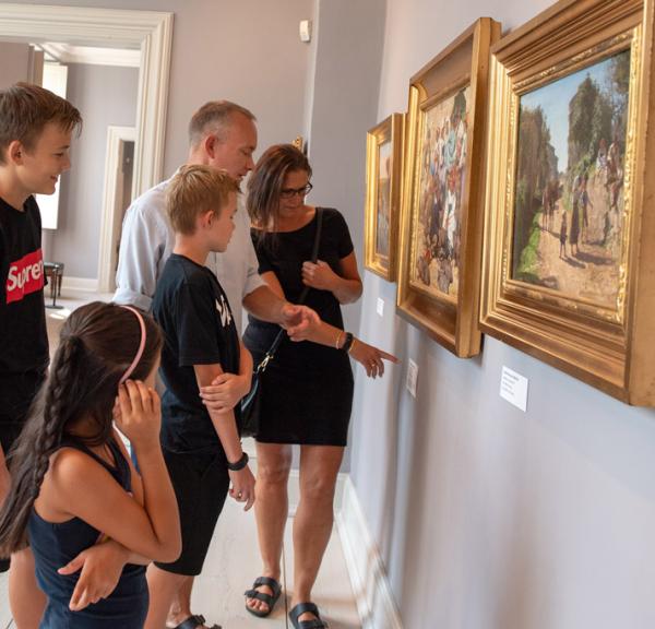 Familie på Skovgaard Museet i Viborg