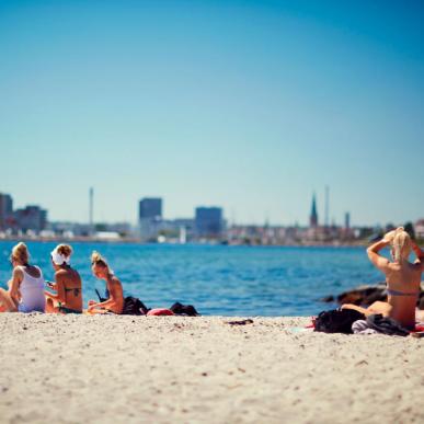 Sommer und Strand nahe Aarhus in Dänemark
