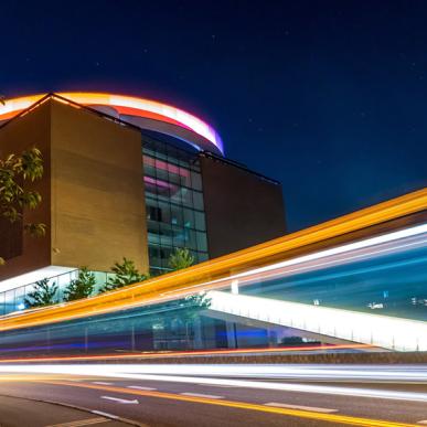 ARoS Aarhus Kunstmuseum ved aftentid