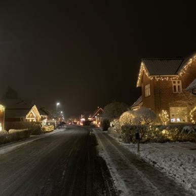 Julelys i Fredensgade: En magisk decembertradition i Hinnerup