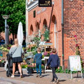 Familie på shopping i Grenaa