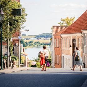 Familie på sommerferie i Viborg