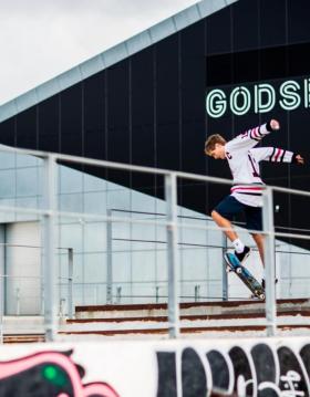 Børn og unge på skater på Godsbanen i Aarhus