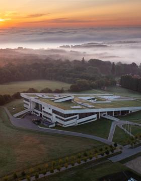 Moesgaard Museum i morgentåge